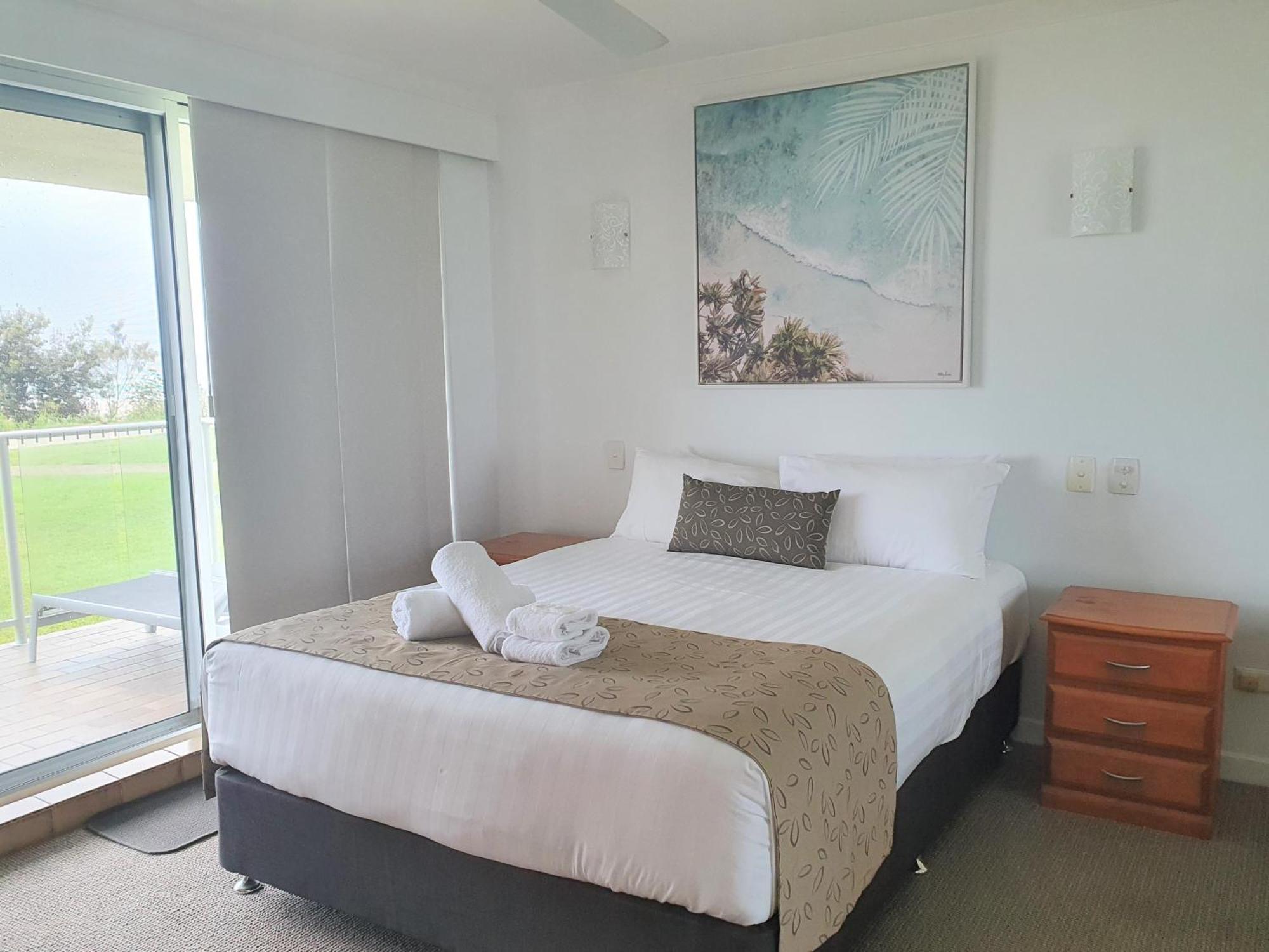 Pacific Surf Absolute Beachfront Apartments Gold Coast Extérieur photo