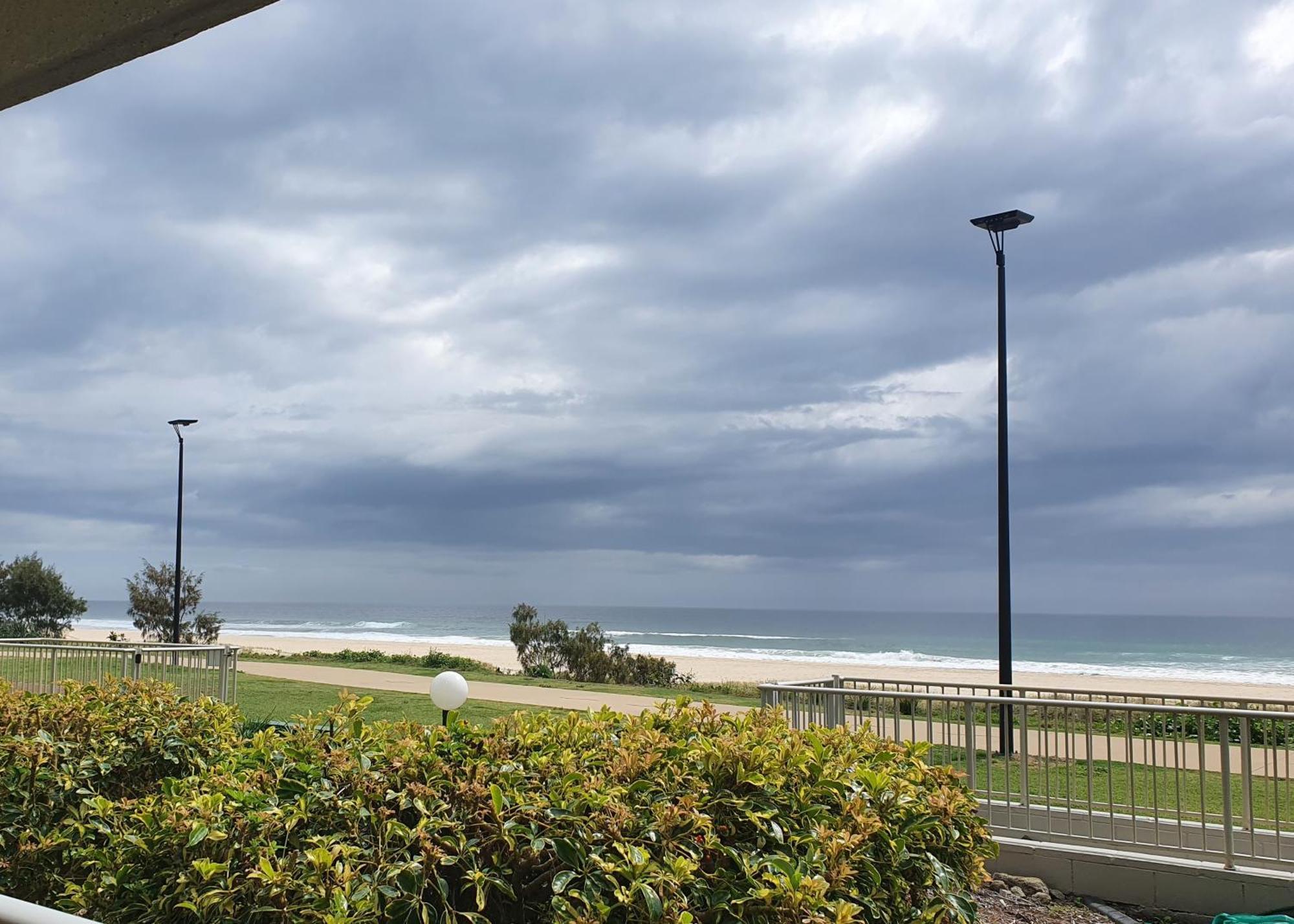 Pacific Surf Absolute Beachfront Apartments Gold Coast Extérieur photo