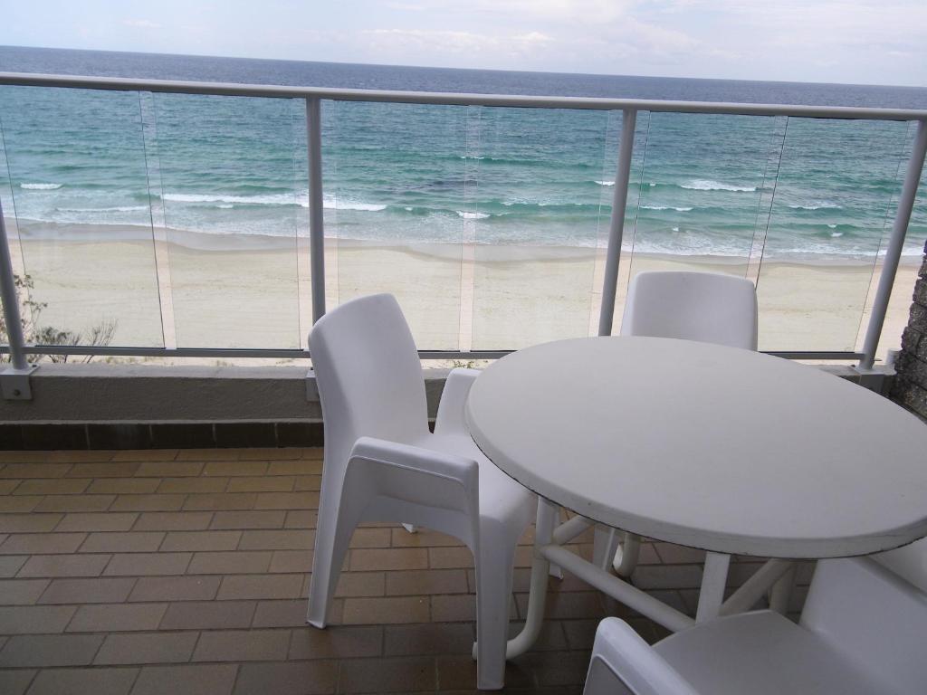 Pacific Surf Absolute Beachfront Apartments Gold Coast Extérieur photo