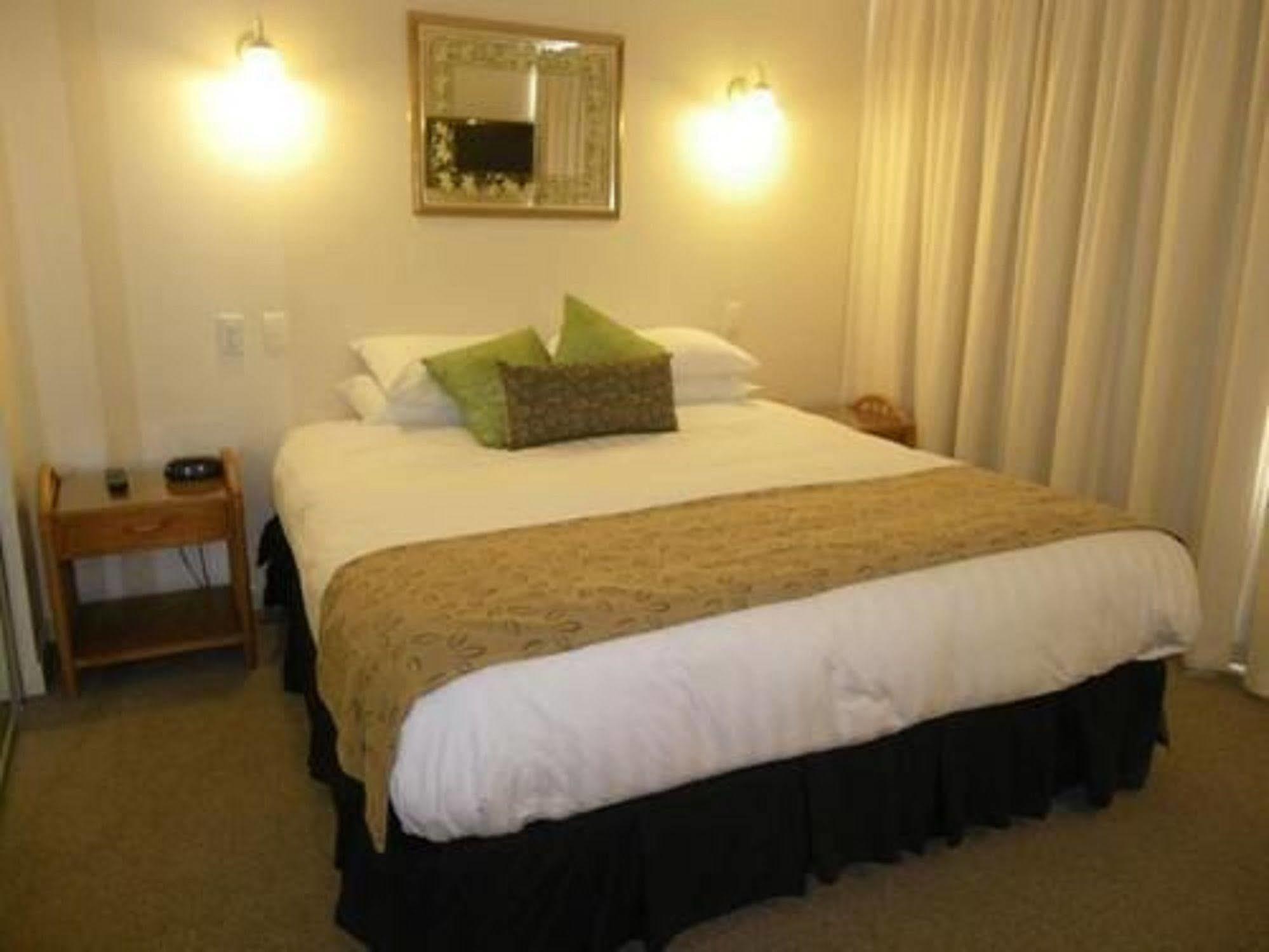 Pacific Surf Absolute Beachfront Apartments Gold Coast Extérieur photo