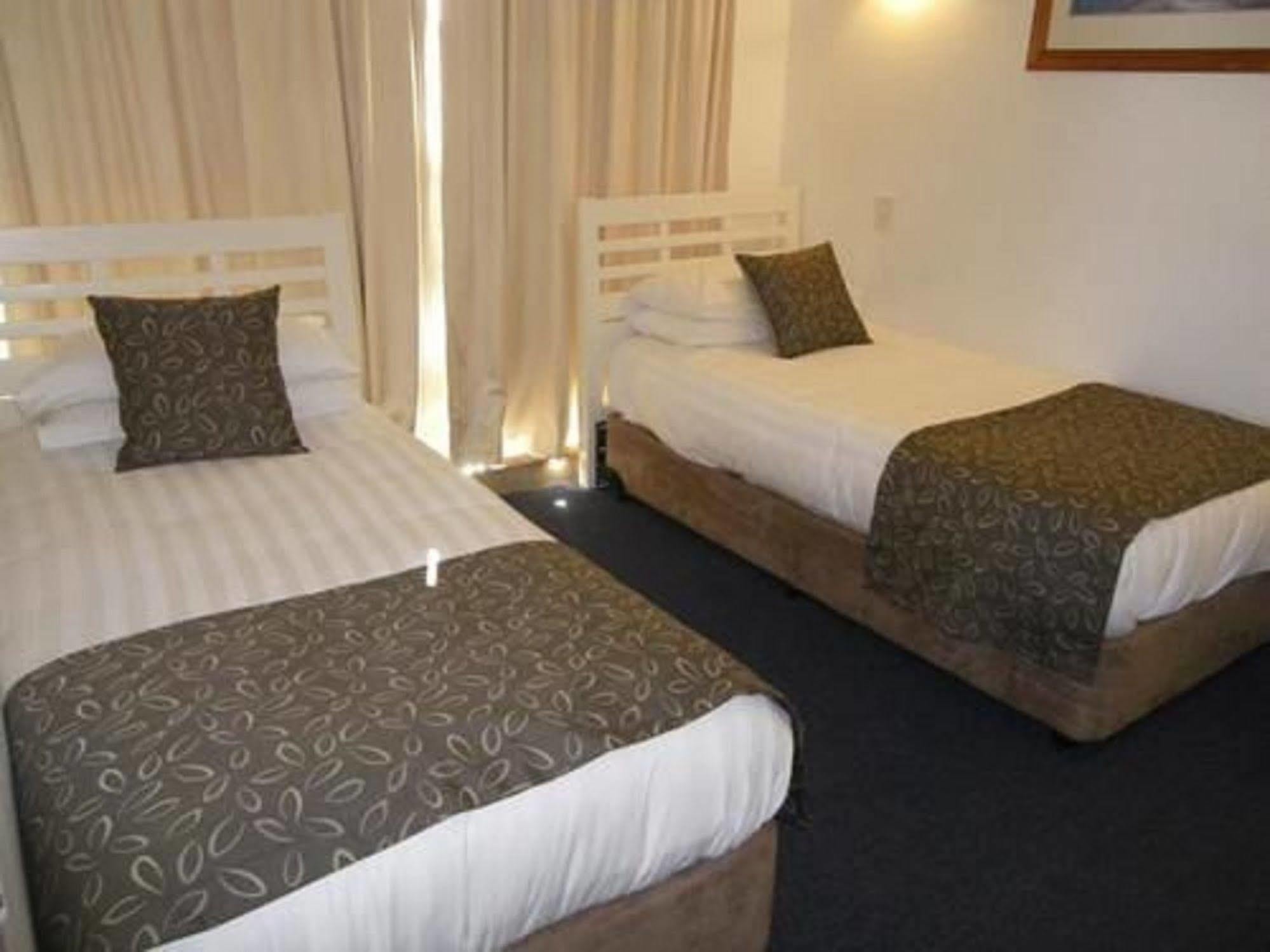 Pacific Surf Absolute Beachfront Apartments Gold Coast Extérieur photo