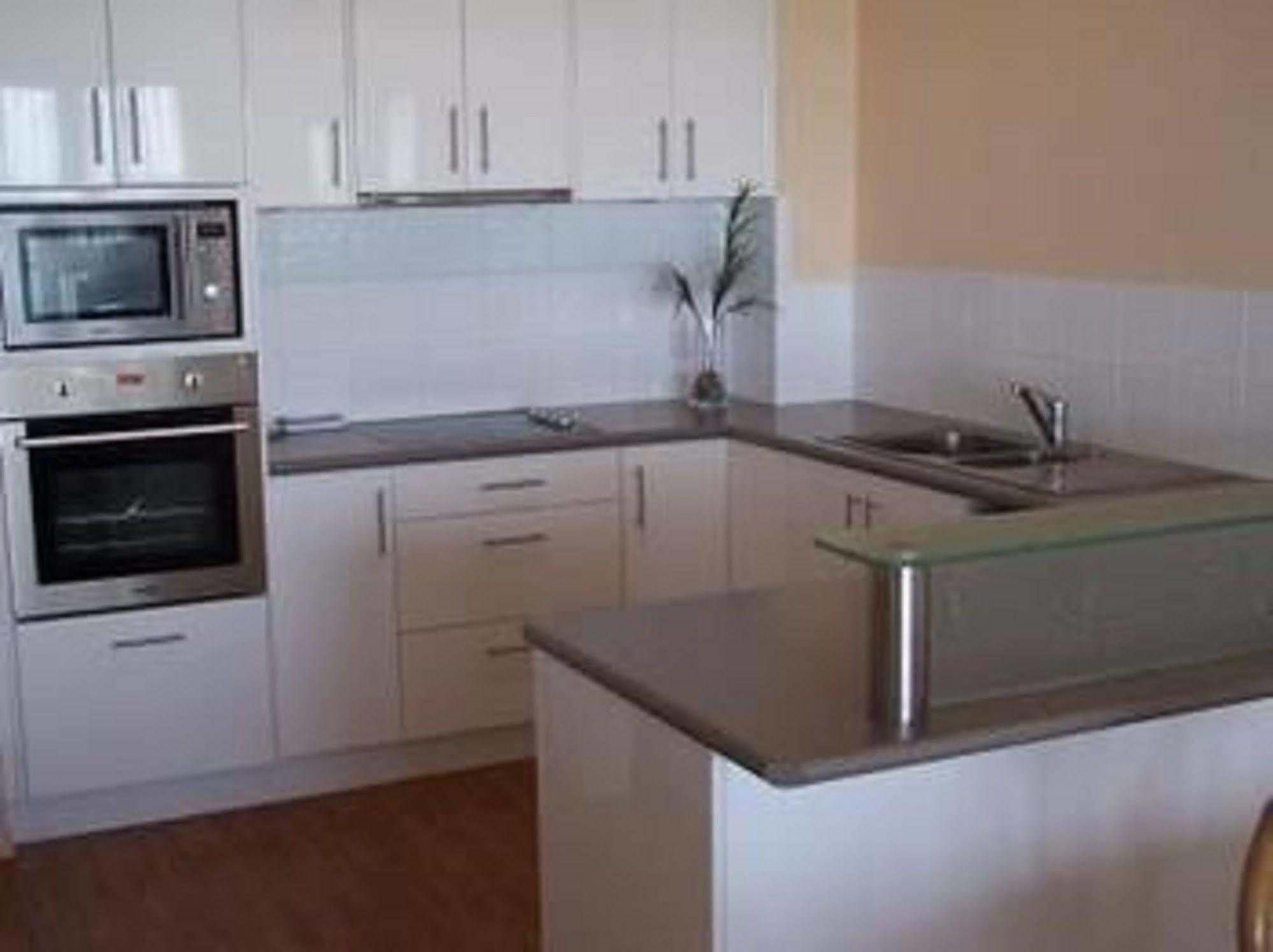 Pacific Surf Absolute Beachfront Apartments Gold Coast Extérieur photo