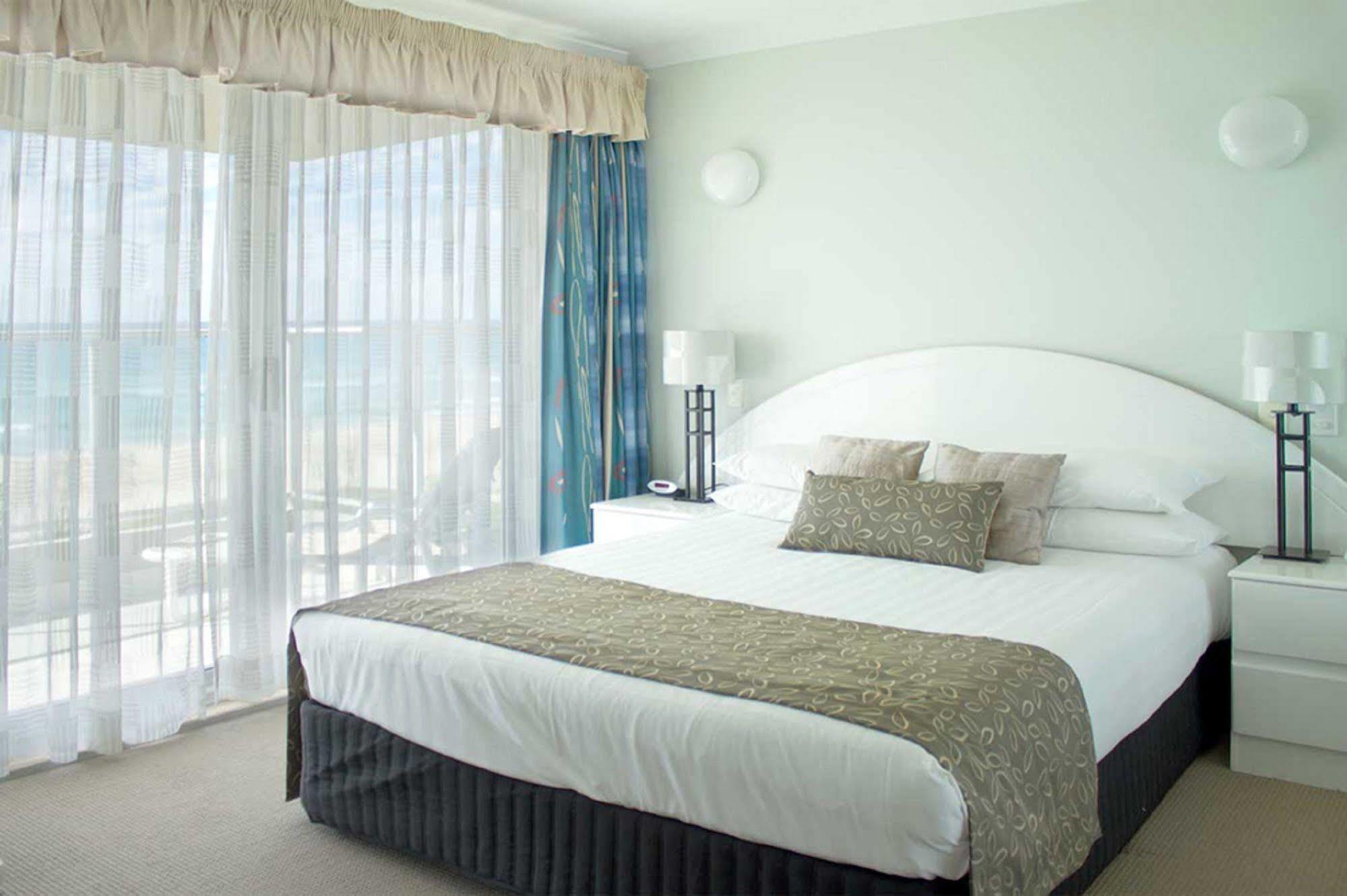 Pacific Surf Absolute Beachfront Apartments Gold Coast Extérieur photo